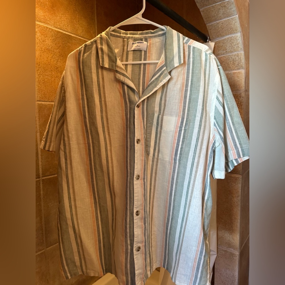Old Navy Striped Short Sleeve Button-Up Shirt